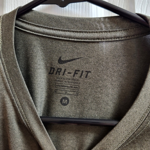 Nike Dri fit long sleeve army green - Picture 3 of 4